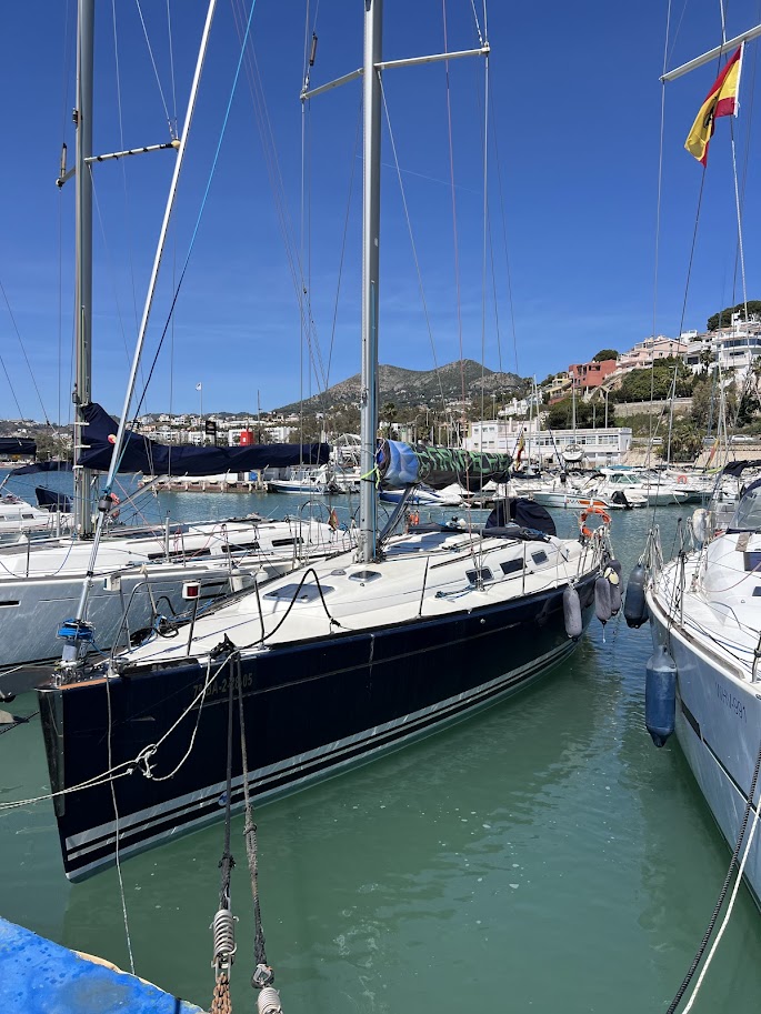 Dufour 40 in port