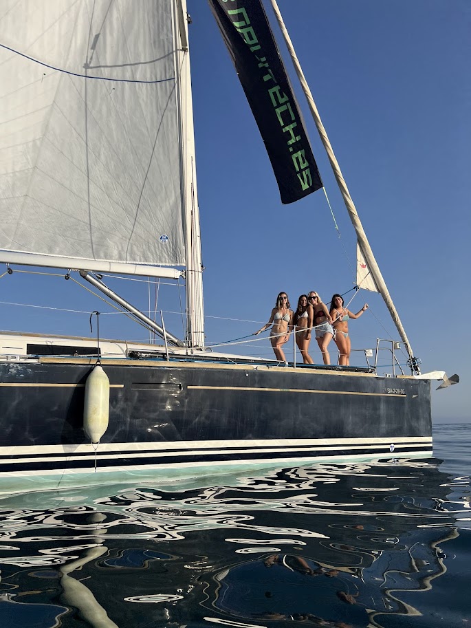 Dufour 40 full view