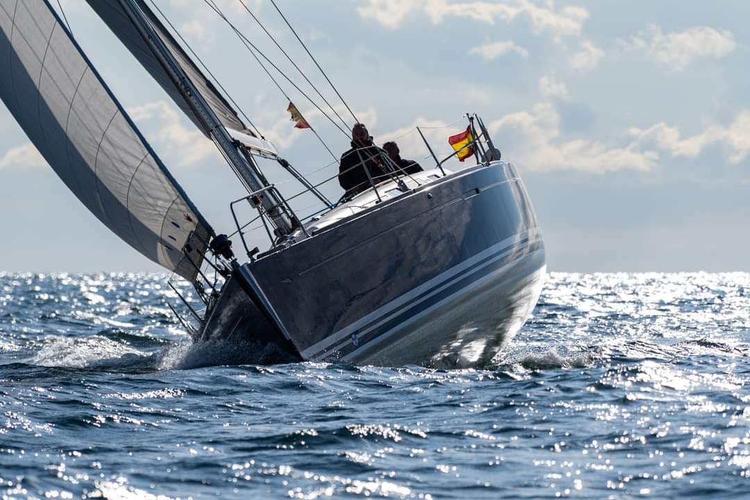 Dufour 40 sailing